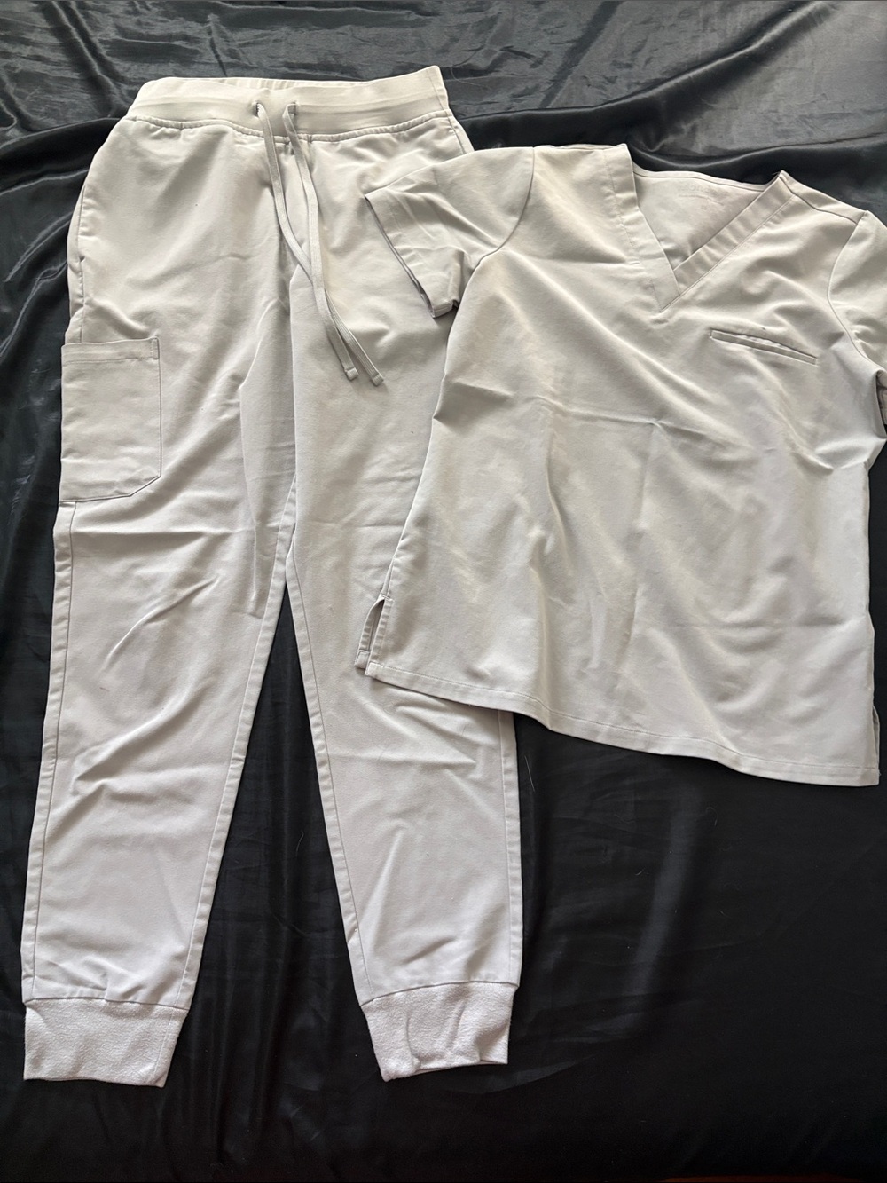 Women’s Two-Piece Jogger & V-Neck Top Set — Cream